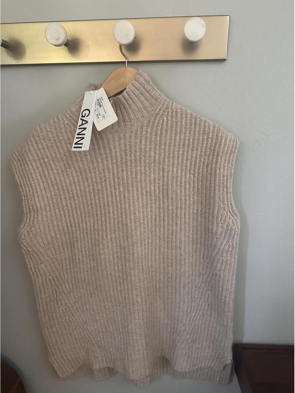 Ganni Women's Tan and Cream Jumper